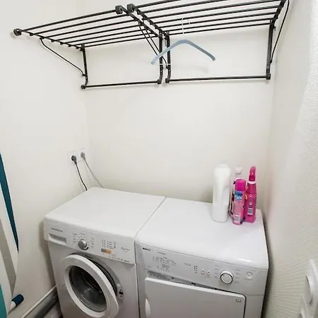 Apartment Centrally Located, Refurbished Modern Flat With Views Over The Historic Port *