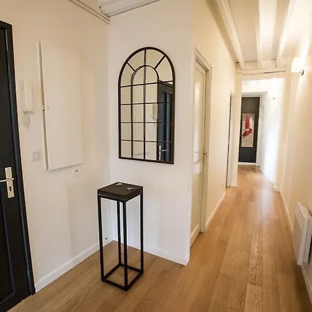 Centrally Located, Refurbished Modern Flat With Views Over The Historic Port * Honfleur