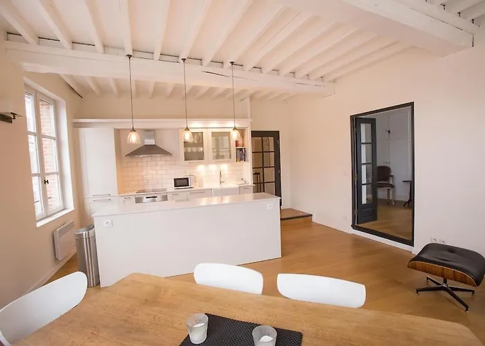 アパート Centrally Located, Refurbished Modern Flat With Views Over The Historic Port オンフルール