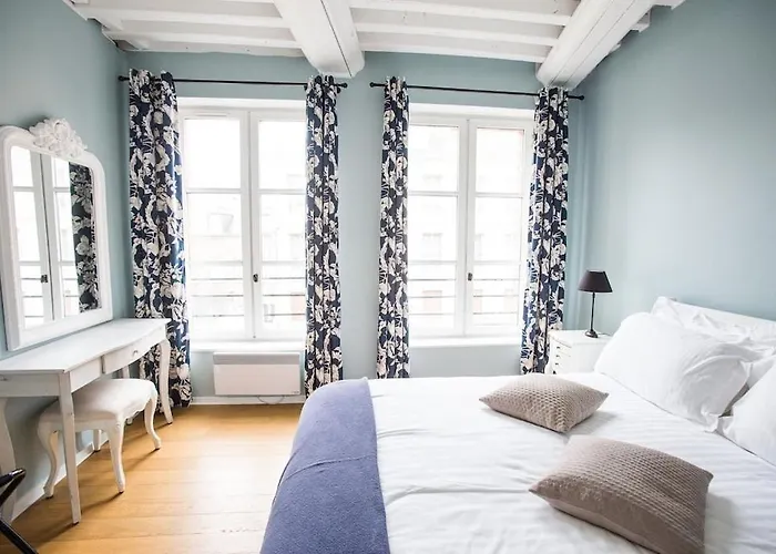 Centrally Located, Refurbished Modern Flat With Views Over The Historic Port アパート