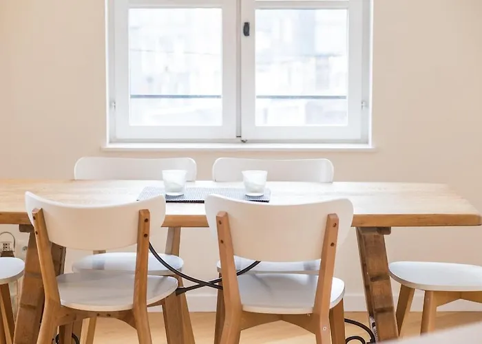 Centrally Located, Refurbished Modern Flat With Views Over The Historic Port * オンフルール