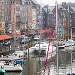 Centrally Located, Refurbished Modern Flat With Views Over The Historic Port Apartment *