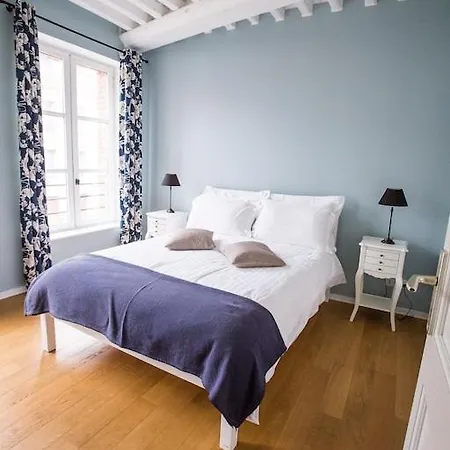 Centrally Located, Refurbished Modern Flat With Views Over The Historic Port Ονφλέρ
