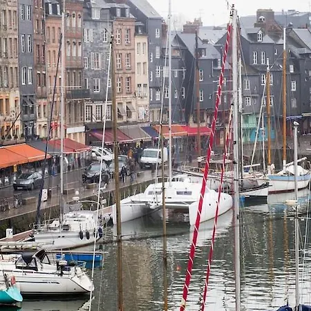 Centrally Located, Refurbished Modern Flat With Views Over The Historic Port Lejlighed *