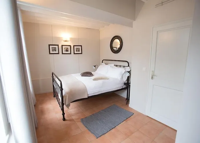 Centrally Located, Refurbished Modern Flat With Views Over The Historic Port Apartment Honfleur