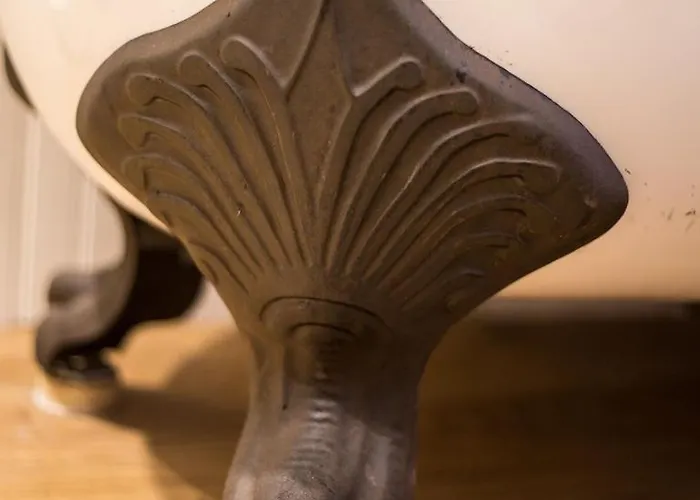 Centrally Located, Refurbished Modern Flat With Views Over The Historic Port Apartment