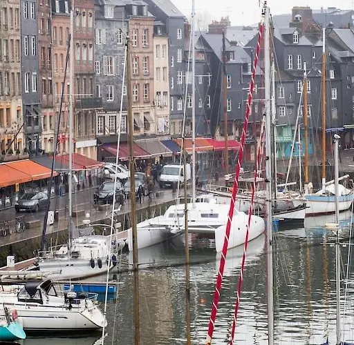 Centrally Located, Refurbished Modern Flat With Views Over The Historic Port Apartment *